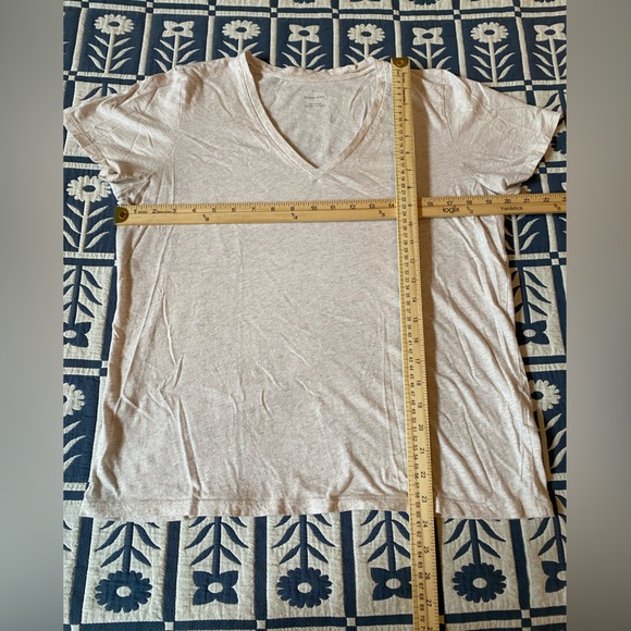 Lot of 4 Everlane Women's Organic Cotton V-Neck T-Shirts, Size XL - Picture 3 of 8